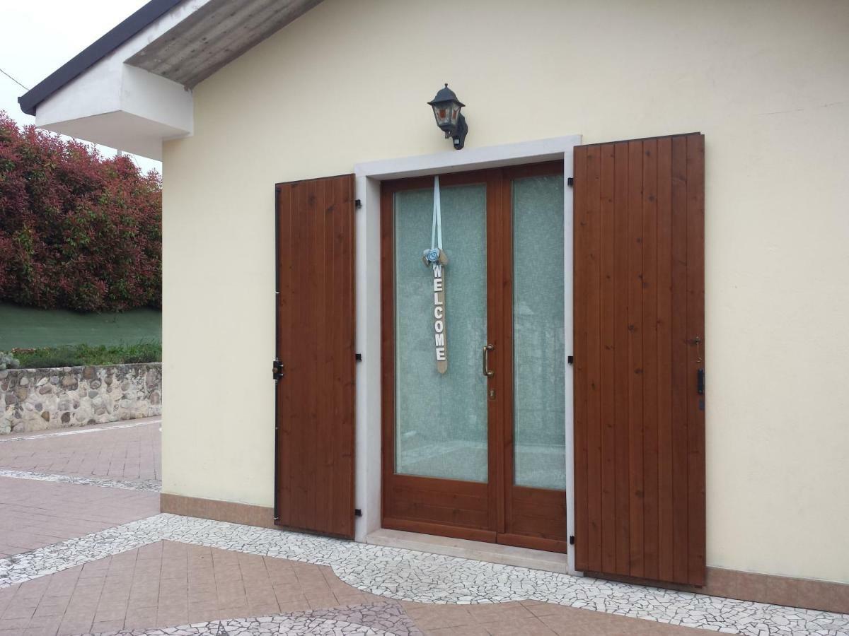 Appartamento Con Giardino A Cisano Di Bardolino Bagian luar foto