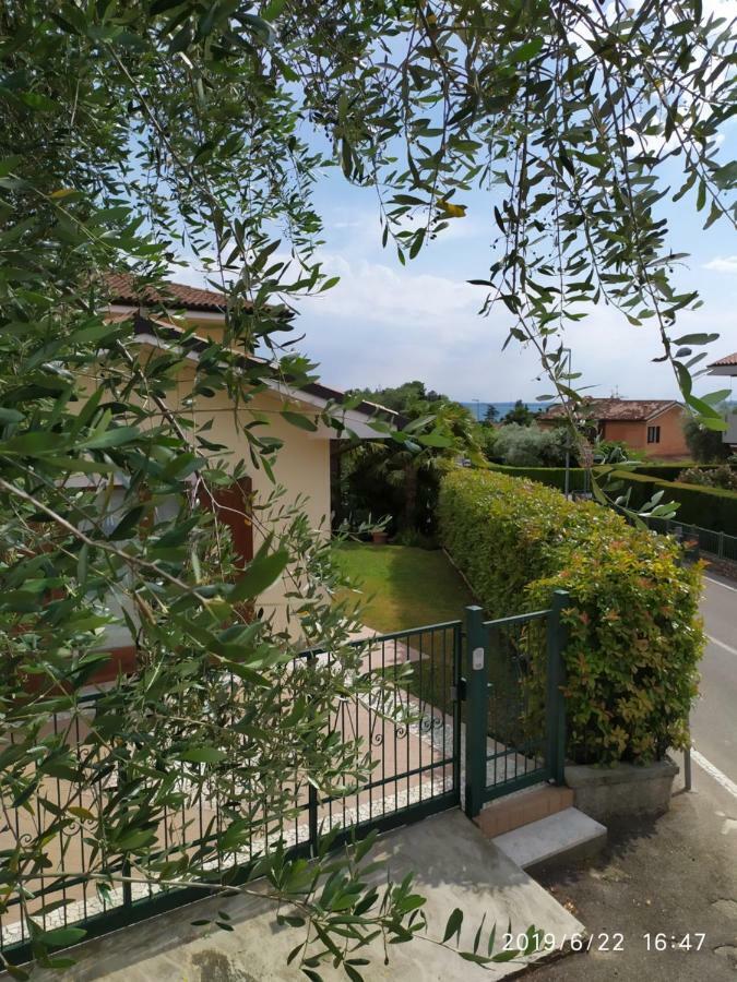 Appartamento Con Giardino A Cisano Di Bardolino Bagian luar foto
