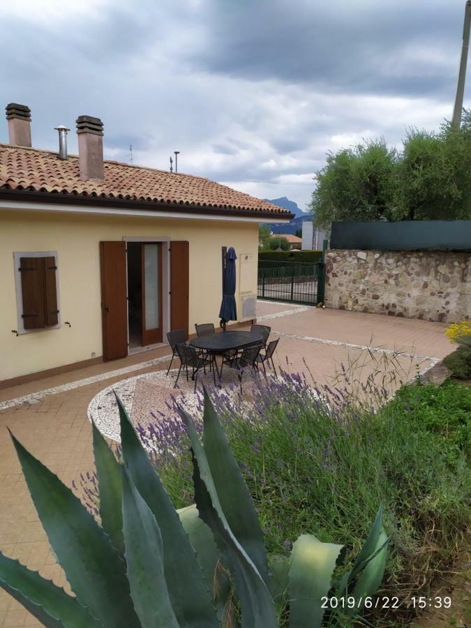 Appartamento Con Giardino A Cisano Di Bardolino Bagian luar foto