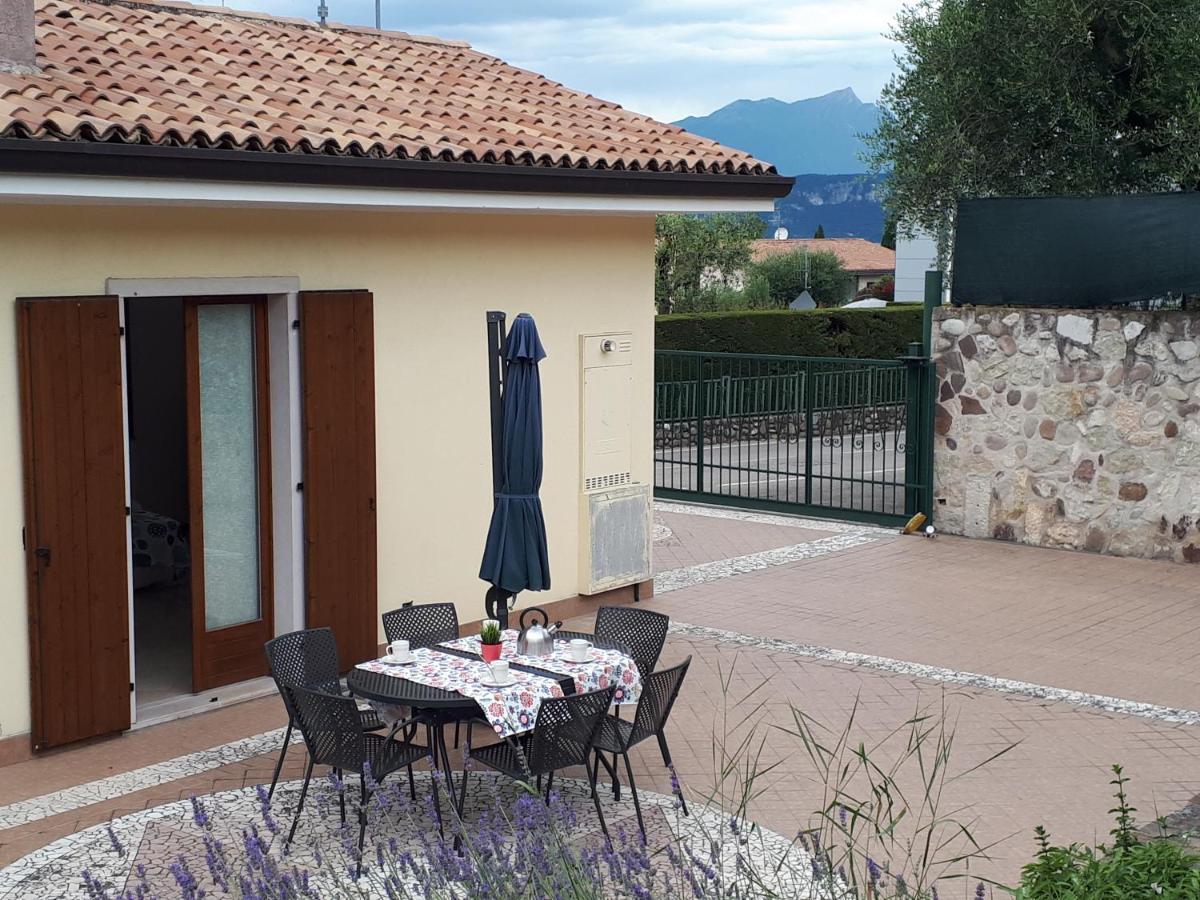 Appartamento Con Giardino A Cisano Di Bardolino Bagian luar foto